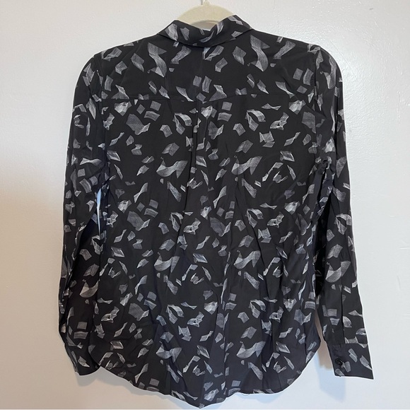 Everlane Satin Relaxed Shirt Pattern Button Up - Picture 2 of 5